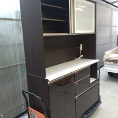 ¥30000/01/ニトリ キッチンボード 幅140cm アルミナ2 140KB DBR ブラウン系 ハイグロスシートデザイン スライドレール採用 2022年製 電源系統確認済みの画像