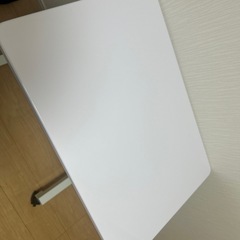 昇降テーブルの画像