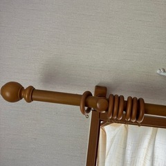木製のカーテンレール2本組の画像