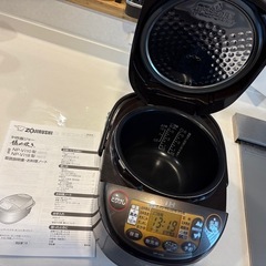 象印　炊飯器　2019年製の画像