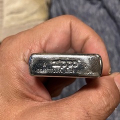 シルバー四隅にネジ打ちじっぽージッポーの画像