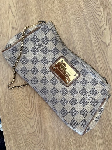 ボロボロのヴィトンの小さいバッグ