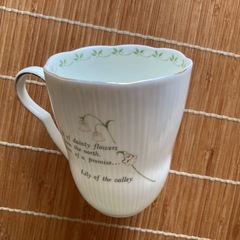 スズランの柄のカップの画像