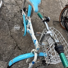 子供用の自転車の画像