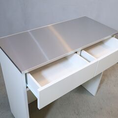 DAIMARU(家具の大丸)のノート89 間仕切りカウンターです。空間を仕切れるナチュラルモダンなキッチン収納。ホワイトの明るいカラーとシャープなステンレス天板が魅力のカウンター収納です♪の画像