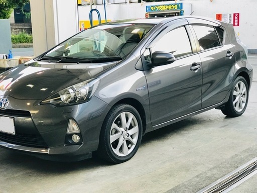 (値下げ) トヨタ アクア Ｇ　グレーメタリック色、車検　2年間、タイヤー4本新品交換済、ハイブリッドバッテリー　センザー　全部新品交換(目安40万円) レザーシートカバー/ツヤもあり綺麗な車！バックモニタ　デュアルエアバック　ナビＴＶ　パワーウィンドウ　パワーミラーＥＳＣ　ＡＴエアコン　ＡＢＳ　パワーステアリング　運転席エアバッグ　キーレススタートシステム　ＤＶＤ再生機能　ＥＴＣ　ワンセグＴＶ /まるまる車検2年近く一年点検、オイル交換済み、買って乗るだけの車です！