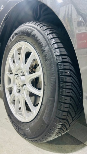 (値下げ) トヨタ アクア Ｇ　グレーメタリック色、車検　2年間、タイヤー4本新品交換済、ハイブリッドバッテリー　センザー　全部新品交換(目安40万円) レザーシートカバー/ツヤもあり綺麗な車！バックモニタ　デュアルエアバック　ナビＴＶ　パワーウィンドウ　パワーミラーＥＳＣ　ＡＴエアコン　ＡＢＳ　パワーステアリング　運転席エアバッグ　キーレススタートシステム　ＤＶＤ再生機能　ＥＴＣ　ワンセグＴＶ /まるまる車検2年近く一年点検、オイル交換済み、買って乗るだけの車です！