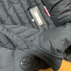 TOMMY HILFIGER 黒ロングダウンの画像