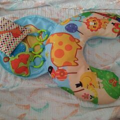 赤ちゃんのおもちゃ　腹ばいクッション　カラカラ　歯固め他の画像