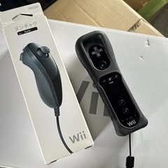 Wii 本体+ ハンドル2つ+ソフト3枚+Wiiリモコン ヌンチャク黒 追加　セットの画像