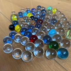 ビー玉73個の画像