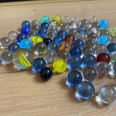 ビー玉73個の画像