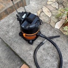 　　格安で！業務用　掃除機　水も吸い取る‼️の画像