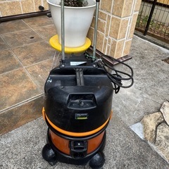 　　格安で！業務用　掃除機　水も吸い取る‼️の画像