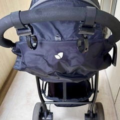 Joieの3輪ベビーカーの画像