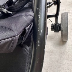 Joieの3輪ベビーカーの画像