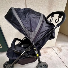 Joieの3輪ベビーカーの画像