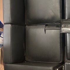 さいたま市　0円　コルビュジェレプリカ　3人がけ黒　向かって左の画像