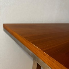 木製サイドテーブルの画像