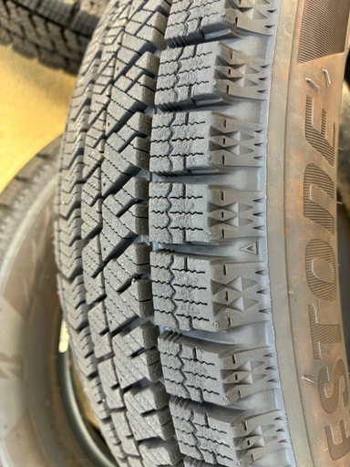 【美品】スタッドレスタイヤ BRIDGESTONE VRX2