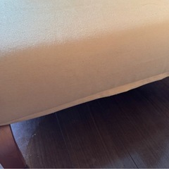 オレンジ色のオットマン　スツール　の画像