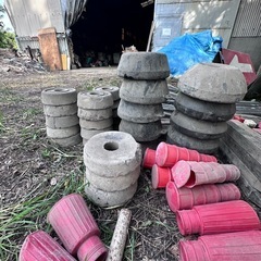 道路建設　備品　保安ポール台座　プラスチック製のみ5個鍋蓋タイプの画像