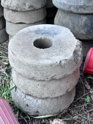 道路建設　備品　保安ポール台座　プラスチック製のみ5個鍋蓋タイプ