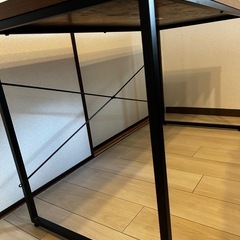 木目テーブル　の画像