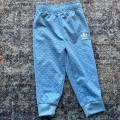 adidas ベビー服 90 ズボン　中古美品の画像
