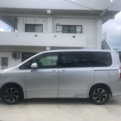 トヨタ　ノアSiシルバーの画像