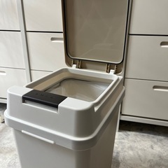 ゴミ箱
の画像