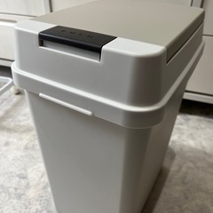 ゴミ箱
の画像