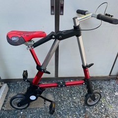 コンパクトな折りたたみ自転車の画像