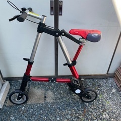 コンパクトな折りたたみ自転車の画像