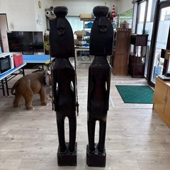 木彫  人型モニュメント  ディスプレイの画像