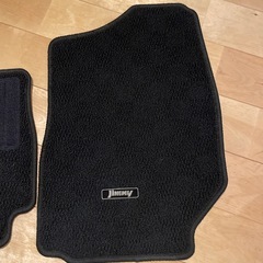 ジムニーJB64 AT専用　純正フロアマットの画像