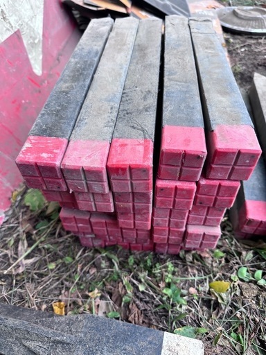 道路　土地境界杭　備品　赤黒樹脂製　未使用品　30個