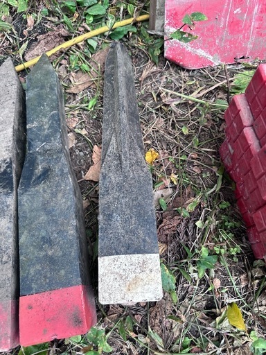 道路　土地境界杭　備品　赤黒樹脂製　中古品　5個 太