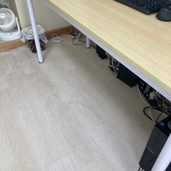 オフィス家具、冷蔵庫、ソファの画像