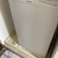 オフィス家具、冷蔵庫、ソファの画像