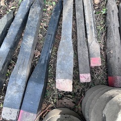道路　土地境界杭　備品　赤黒樹脂製　中古品　4個 の画像
