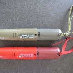 Panasonic社製のコードレススティッククリーナーMC-SBU1F、赤色、緑色2台セット（中古、動作品）です。の画像