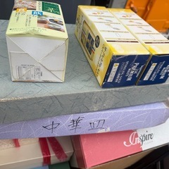 箱入り食器の画像