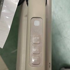 ジャングルジャングル貝塚店 紙パック式　スティッククリーナー アイリスオーヤマ SBD-T2P-HC 2024年製 アイボリー 充電式 中古 貝塚市 リサイクルショップの画像