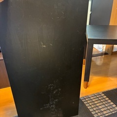 IKEA 黒テーブルの画像