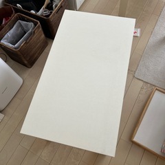 イケア小さめローテブル白の画像