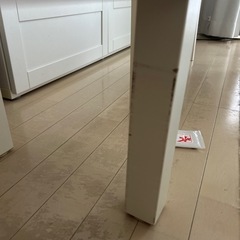 イケア小さめローテブル白の画像