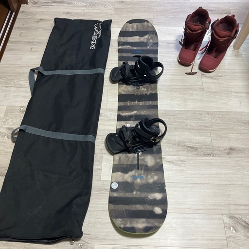 スノーボード４点セット(ボード、ビンディング、シューズ、ケース)