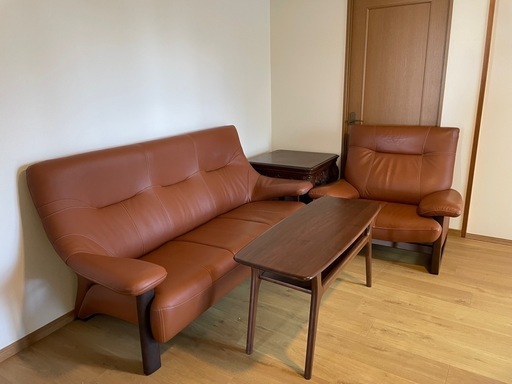 本皮ソファと椅子