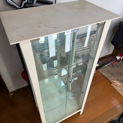 ガラス製のショーケースの画像